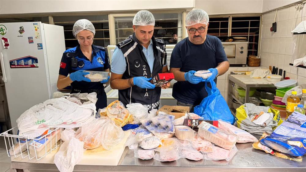 ALANYA’DA GIDA DENETİMLERİNDE TAVİZ YOK: UYGUNSUZLUK TESPİT EDİLEN 2 İŞLETME MÜHÜRLENDİ...