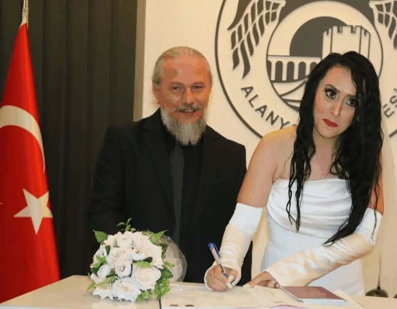 GAZETECİ YASEMİN KAYA EVLENDİ...