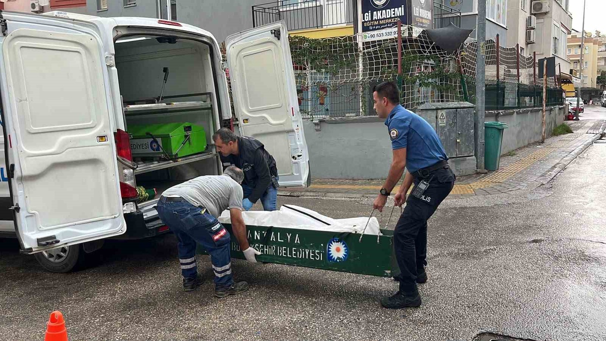 PANSİYONDA YALNIZ ÖLÜM...  
