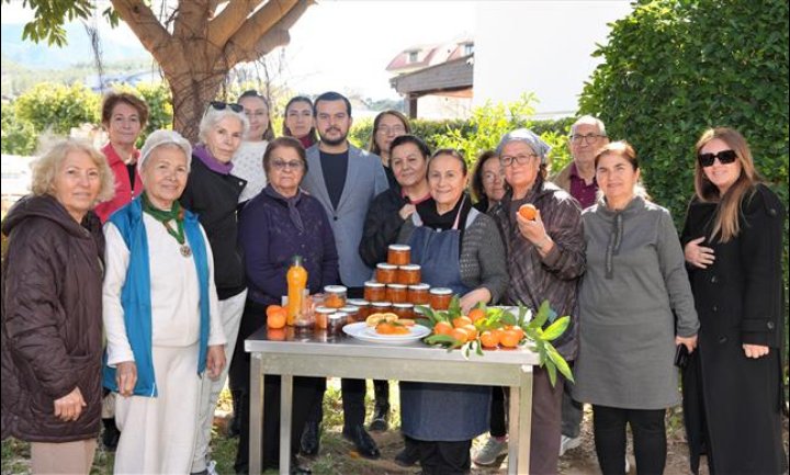 ALANYA’DA DAYANIŞMANIN EN TATLI HALİ: TURUNÇ REÇELLERİ TAHA MİRAÇ VE ELİSA DENİZ İÇİN KAYNADI...