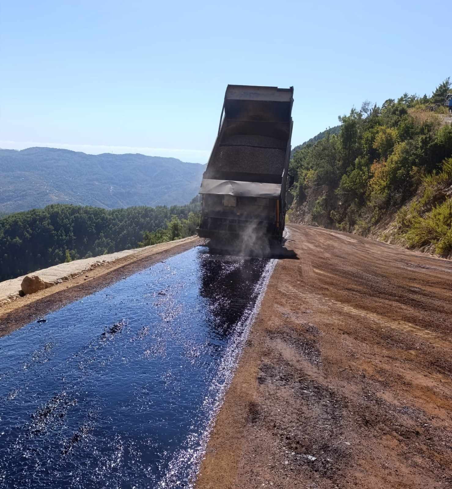 Alanya’da Bayırkozağacı, Güzelbağ ve Katı Atık Tesisi yolu asfaltlandı...