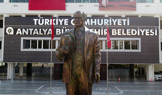 ATA HEYKELİ 2 basın haber foto Büyükşehir Belediyesi Atatürk heykeli 3 74362