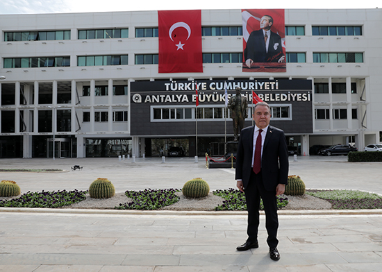 ATA HEYKELİ 3 basın haber foto Büyükşehir Belediyesi Atatürk heykeli 7 11188