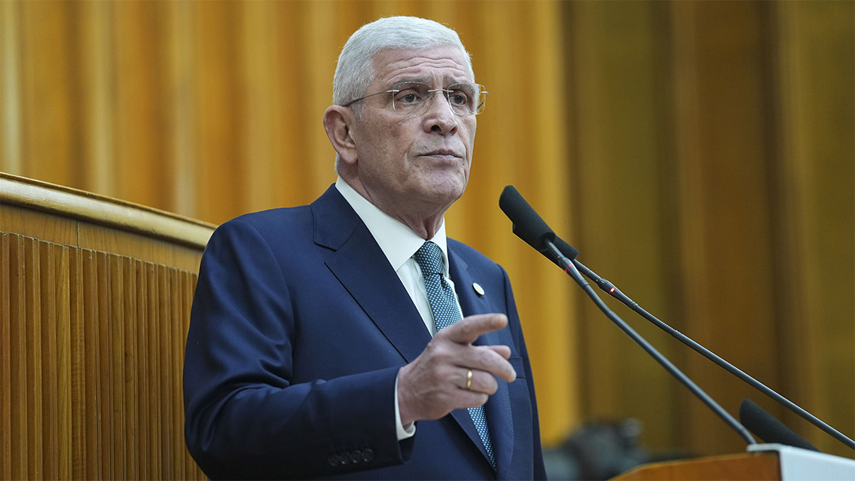 Dervişoğlu'ndan Bahçeli'nin Öcalan'a statü açıklamalarına tepki: Çok seviyorsan rozet tak, eş başkan olarak yanına al...