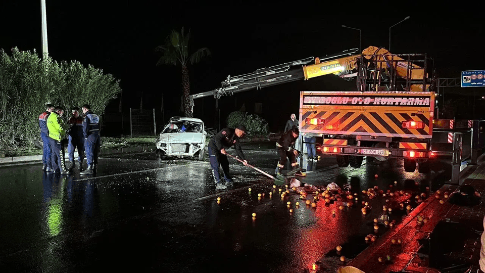 Alanya'da Takla atan otomobil karşı şeride fırladı...