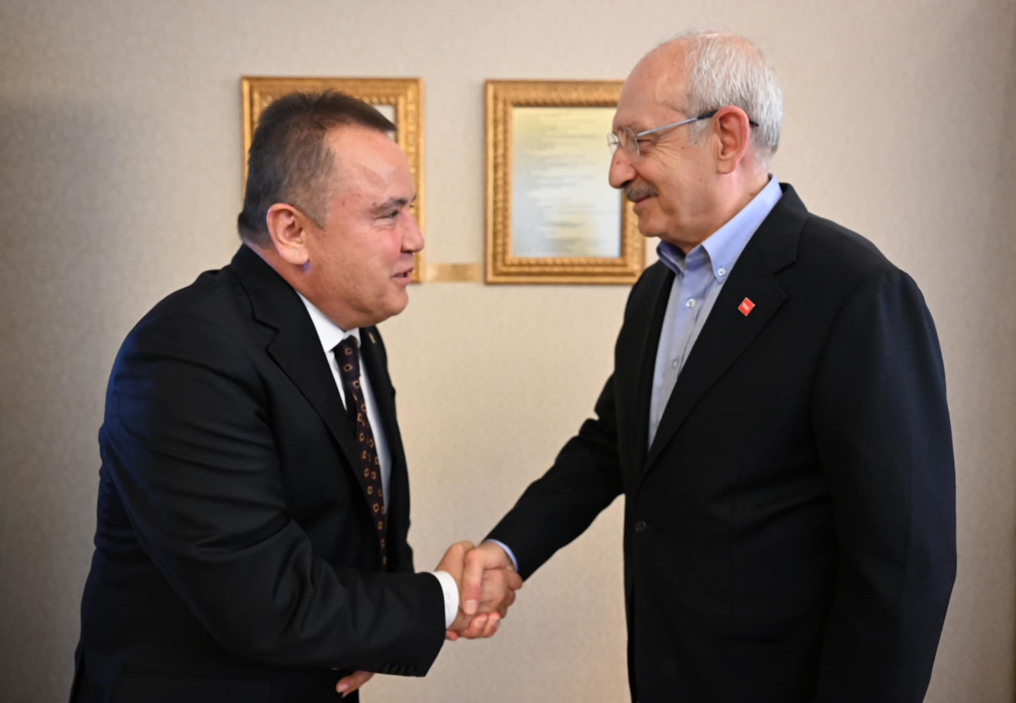 Başkan Böcek CHP Genel Başkanı Kılıçdaroğlu’nu ziyaret etti...