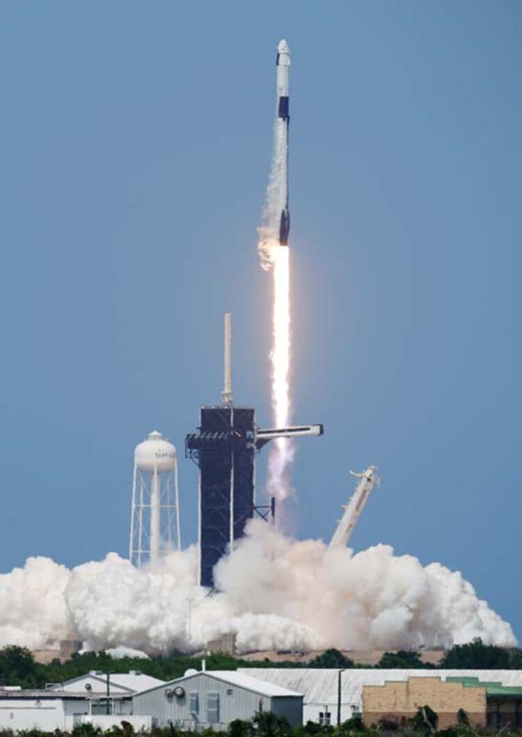 uzaya gidiş 4 spacex in ilk insanli crew dragon isimli uzay me 4557459 2e6cb