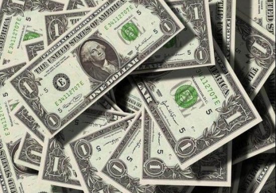 Власти США запрещают поставки в Россию долларовых банкнот...