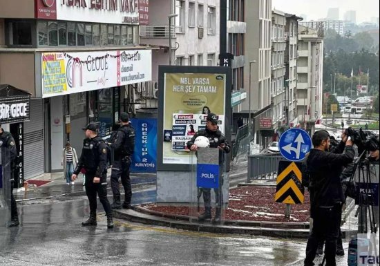 В Анкаре, в районе Кызылай, на здание МВД Турции была совершено нападение.
