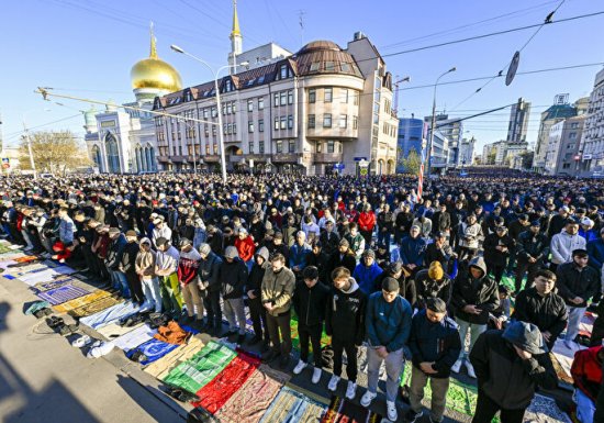 "Alanya Gunesi Gazetesi" задаёт вопрос правительству и меру Москвы: почему в таком огромном городе только 4 действующих мечети...